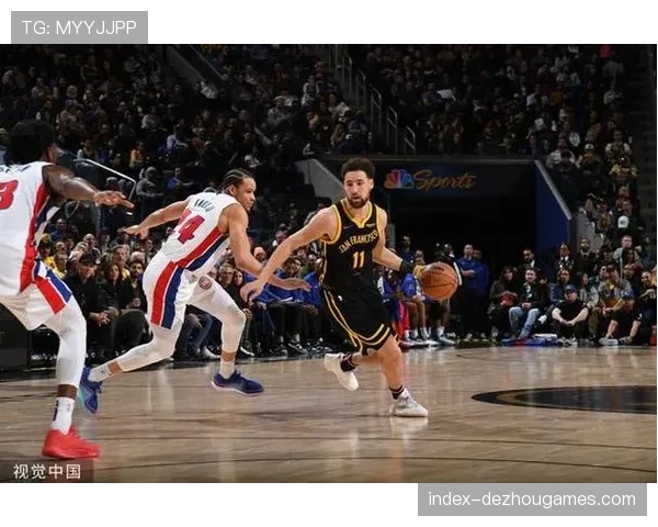 库里连续爆发三分球表现 背靠背比赛再度火热状态 库里连续爆发三分球表现 背靠背比赛再度火热状态